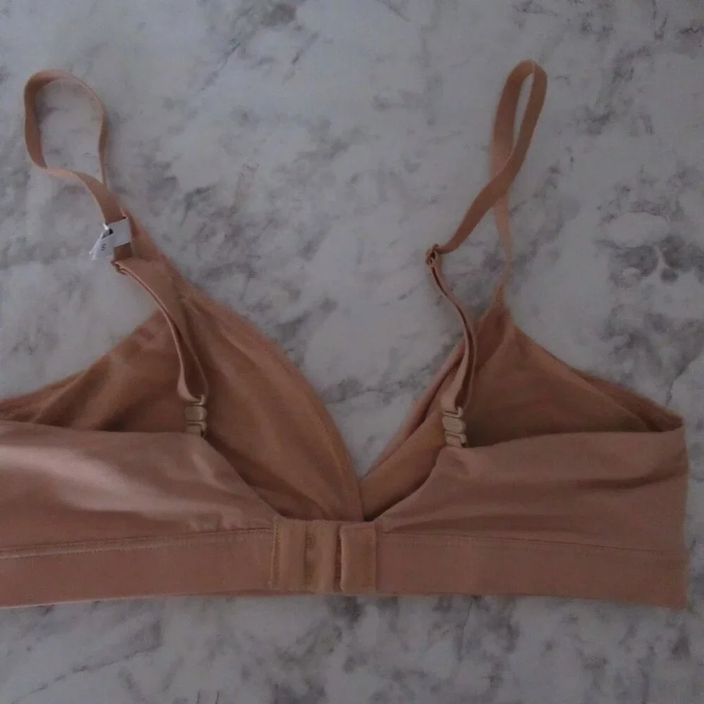 Gap Body Bra S Small Bralette Beige Tan Wireless Wire Free Back Closure‎